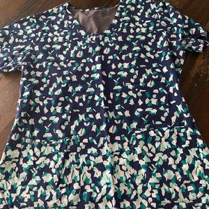 Greys signature scrub top